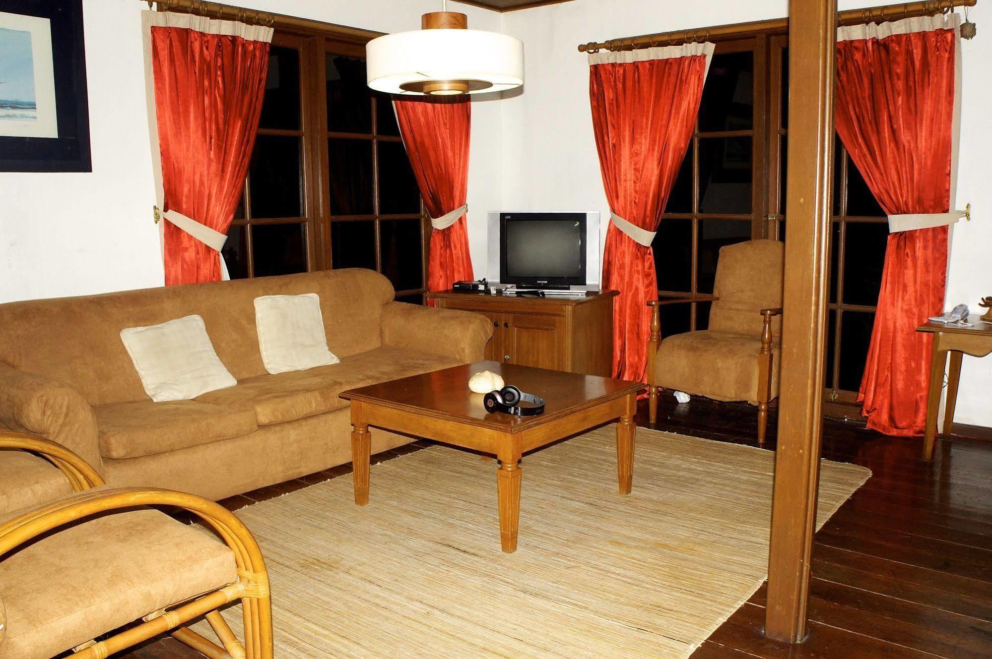 Oyo 1214 My Lagusa Hotel Cimaja Luaran gambar